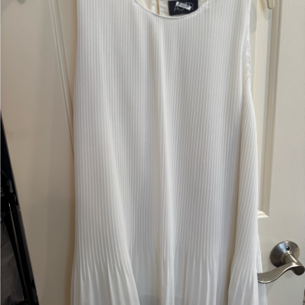 Astr White Sleeveless Blouse